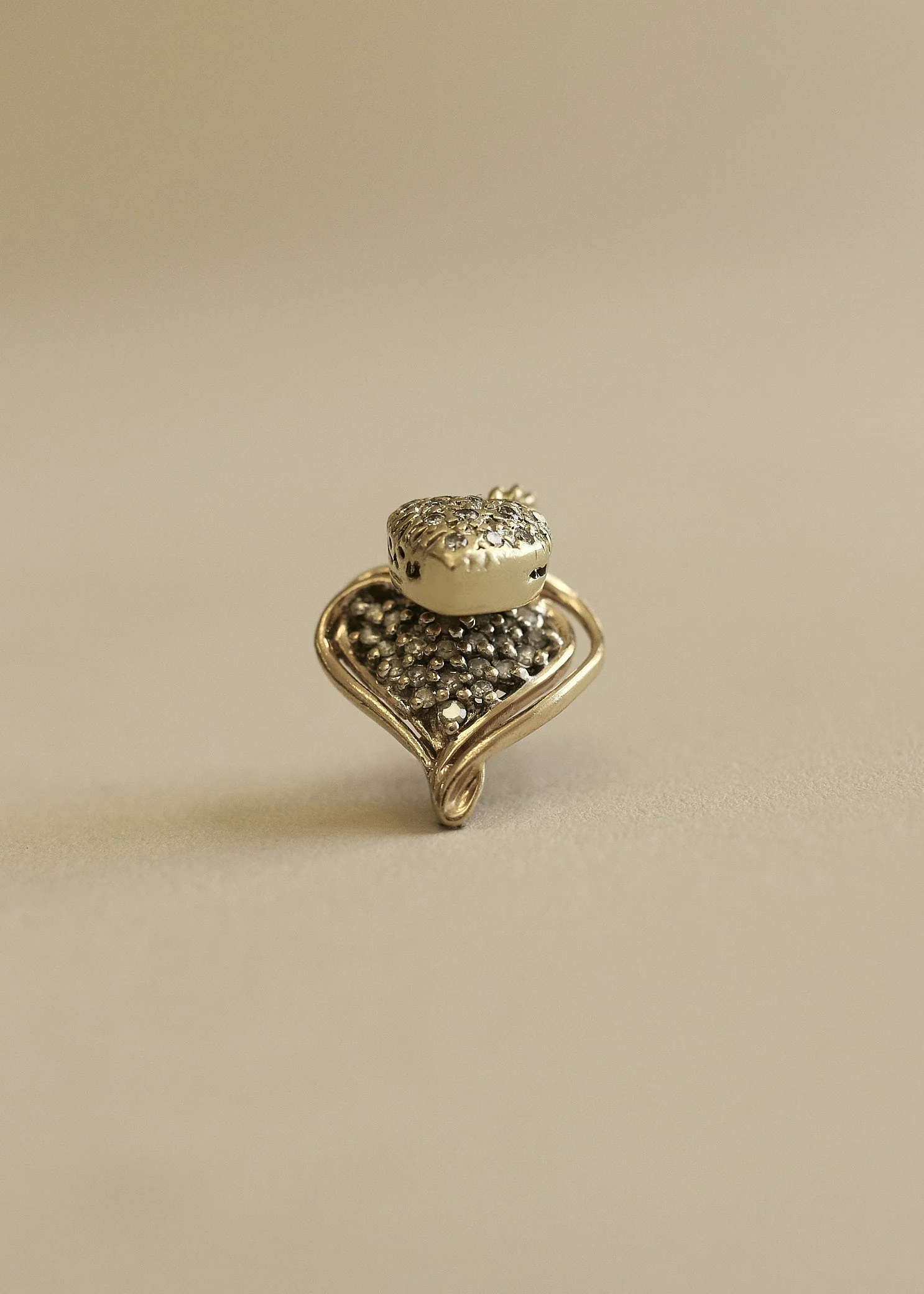 Kinn - Vintage Heart Charm Twist Pendant 10K Drop