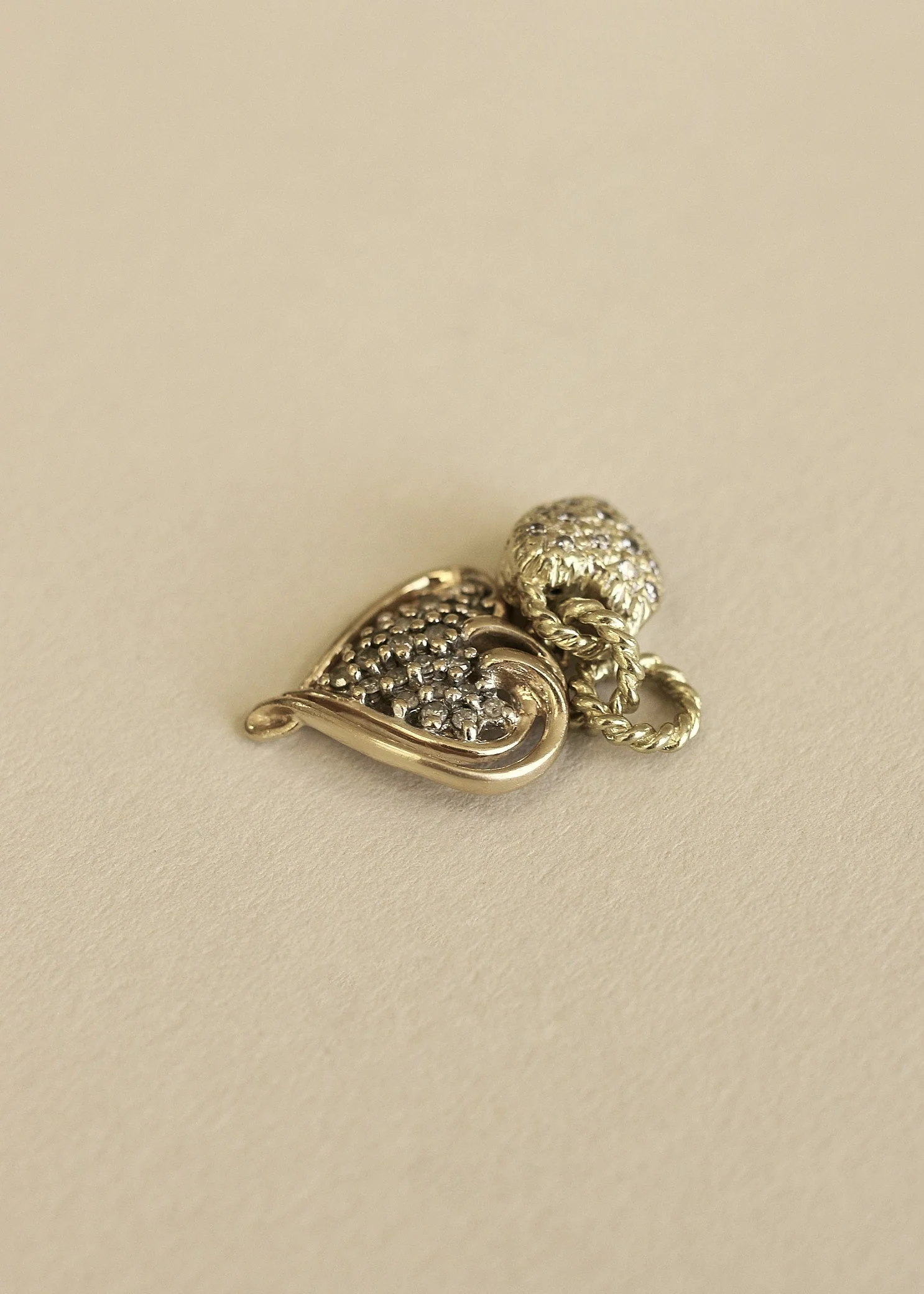 Kinn - Vintage Heart Charm Twist Pendant 10K Drop - Image 2