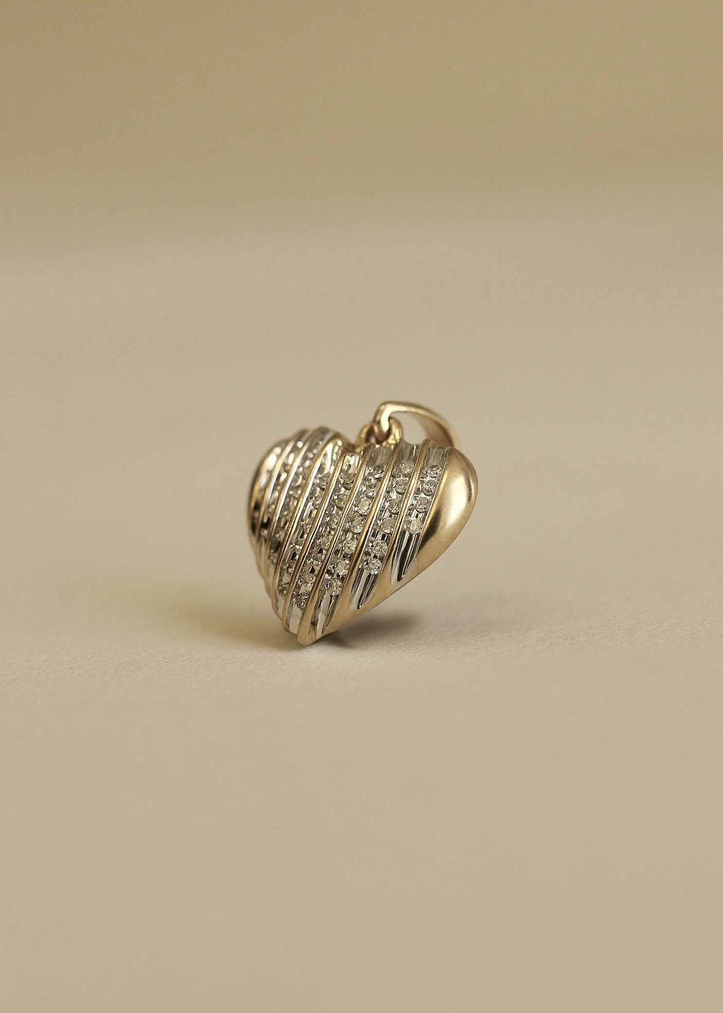 Kinn - Vintage Heart Line Diamond Pendant 10K - Image 2