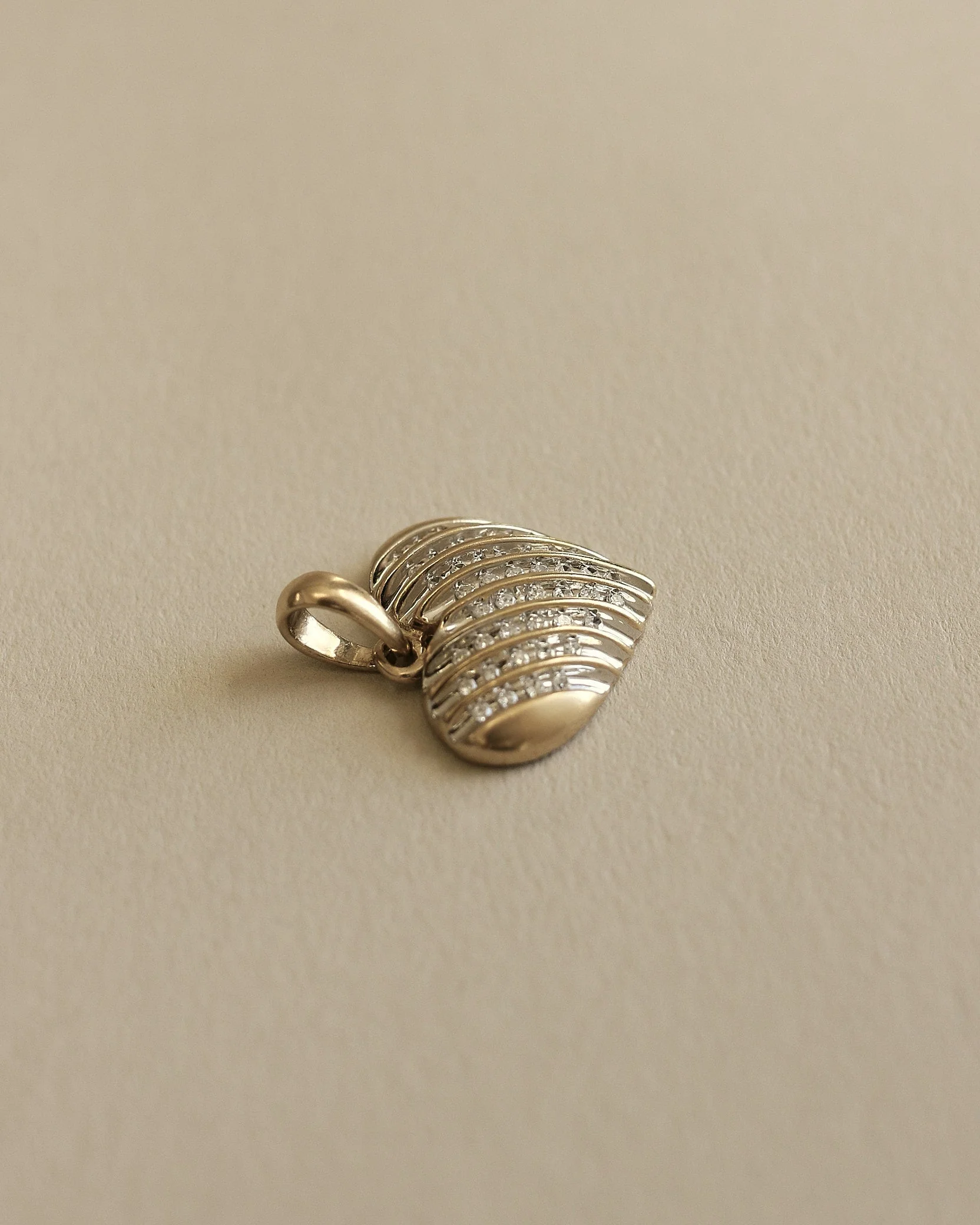 Kinn - Vintage Heart Line Diamond Pendant 10K - Image 5