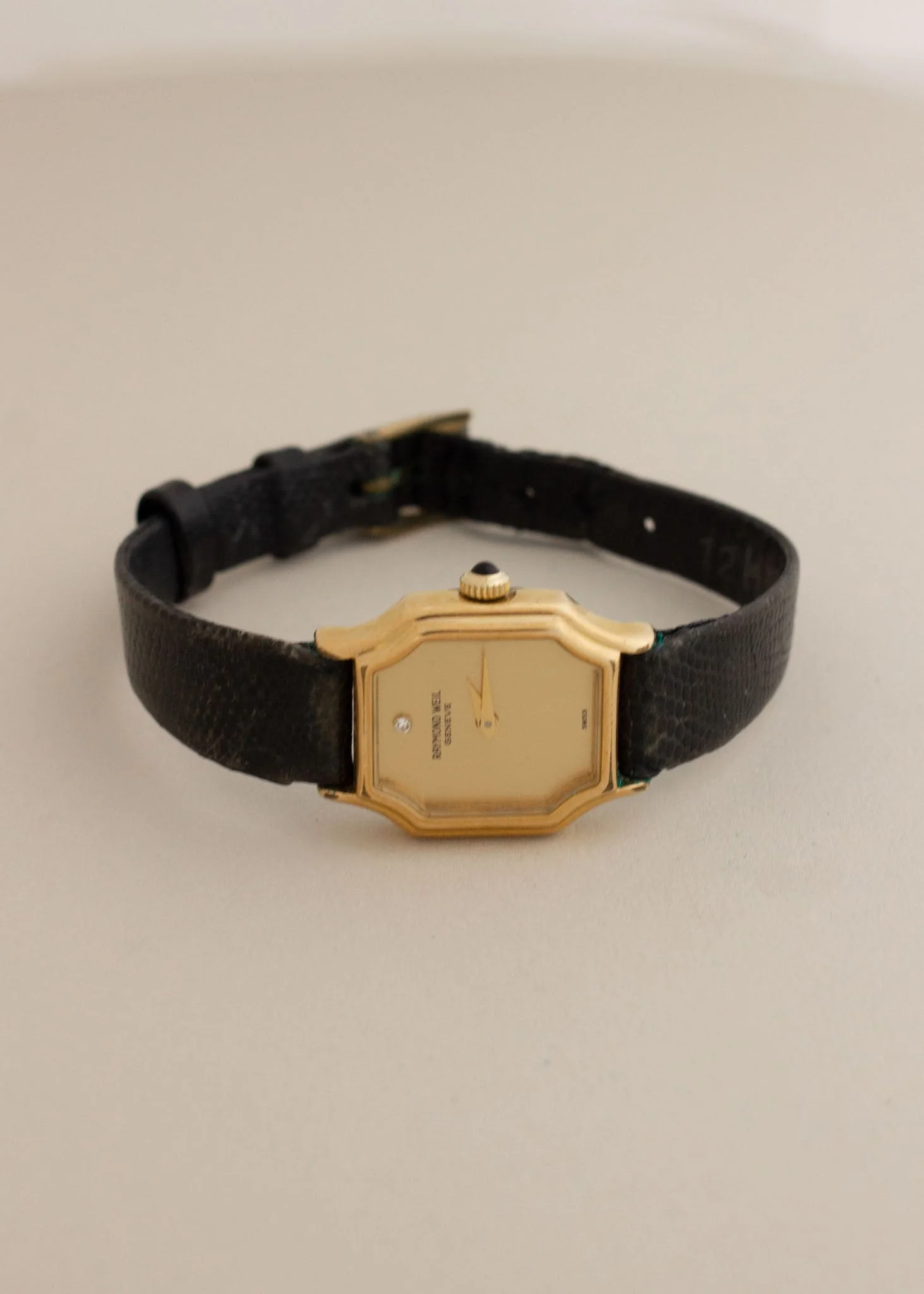 Kinn - Vintage Leather Strap Swiss Diamond Watch