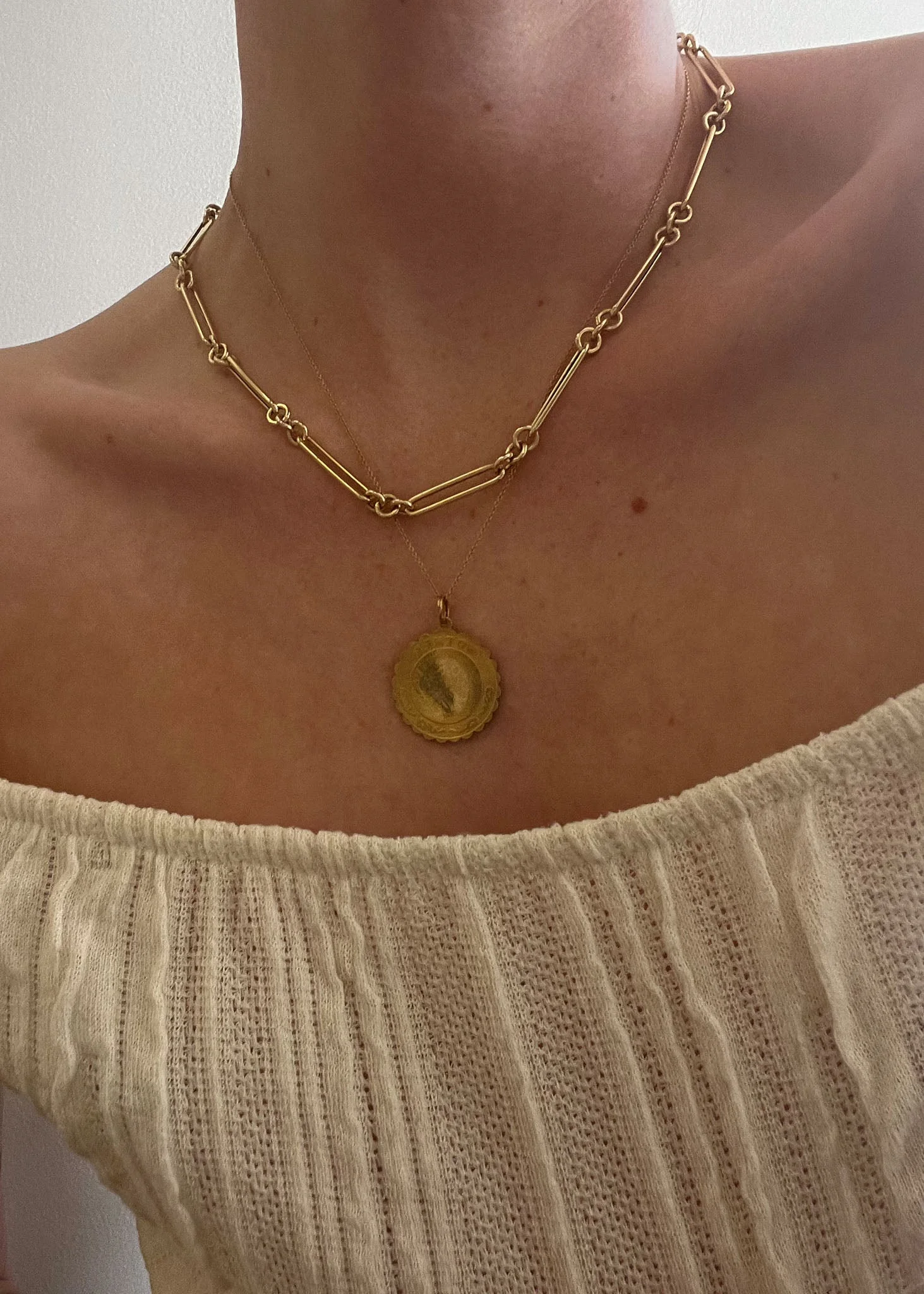 Kinn - Vintage Mother Coin Pendant - Image 2