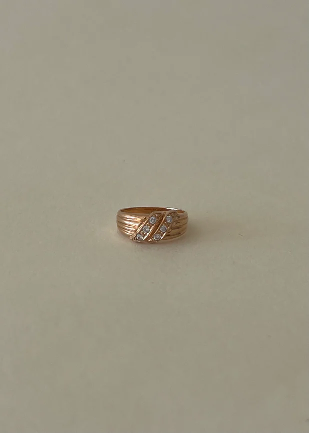 Kinn - Vintage Twist Cubic Zirconia Ring