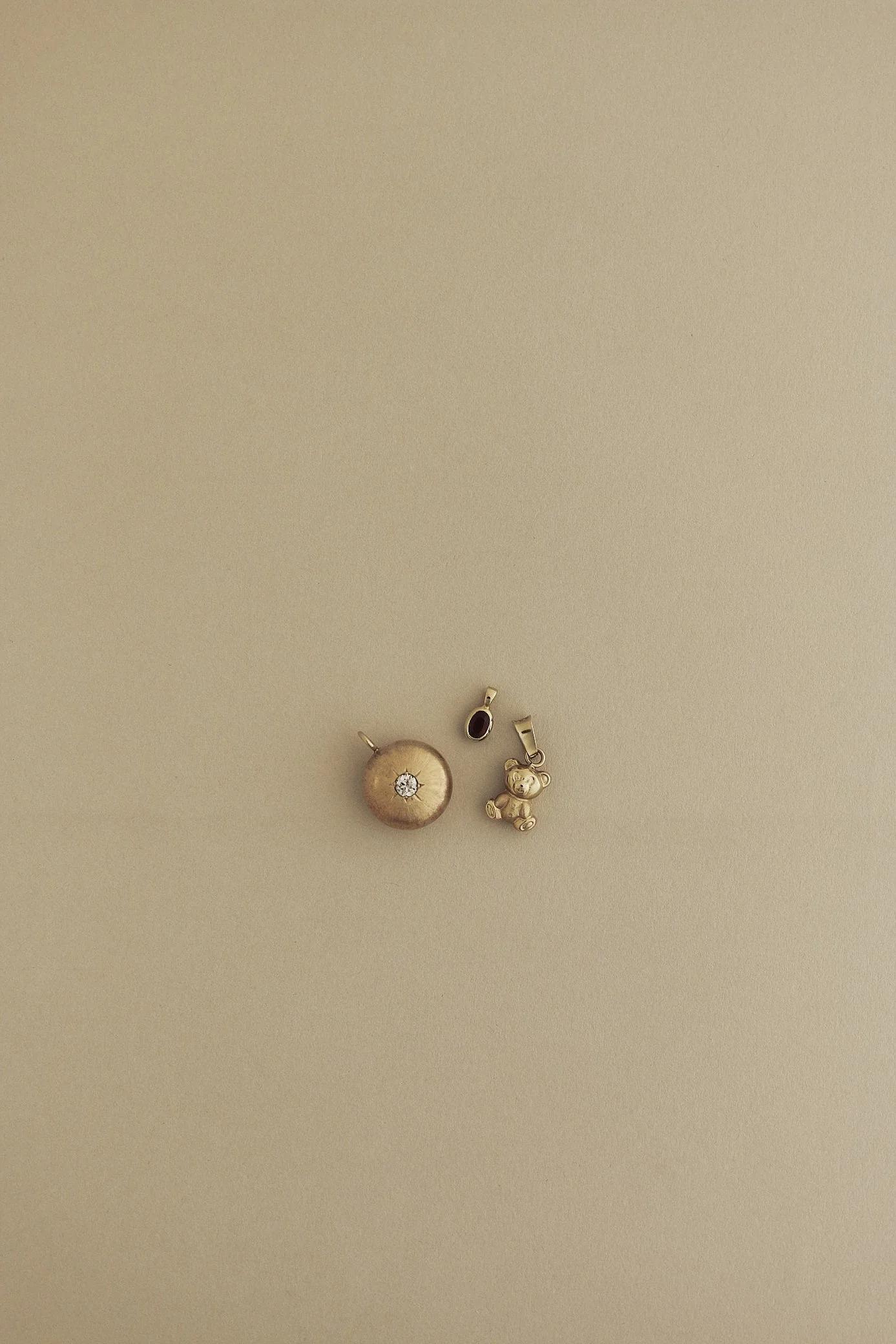 Kinn - Vintage Round Puffed Pendant - Image 4