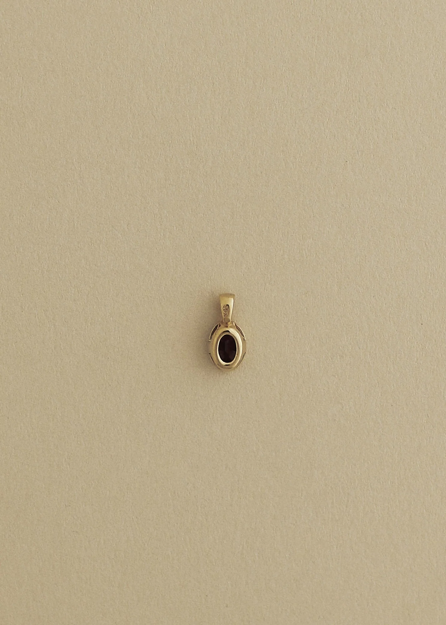 Kinn - Vintage Ruby Oval Pendant - Image 3
