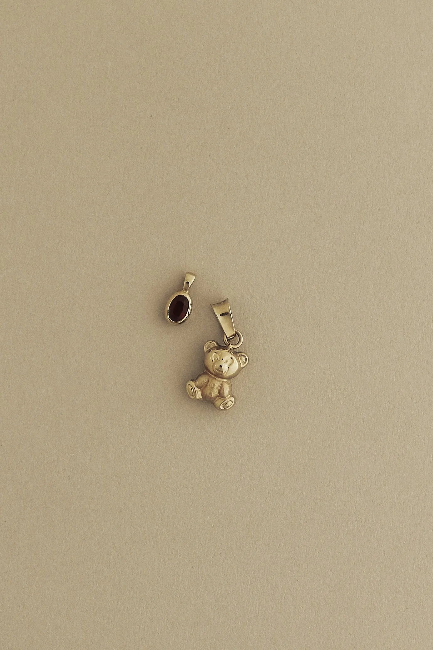 Kinn - Vintage Ruby Oval Pendant - Image 4