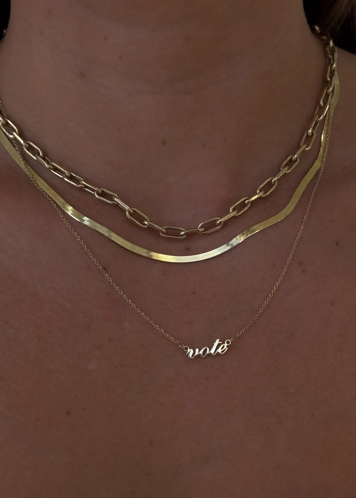 Kinn - Vote Nameplate Necklace Gold - Image 2