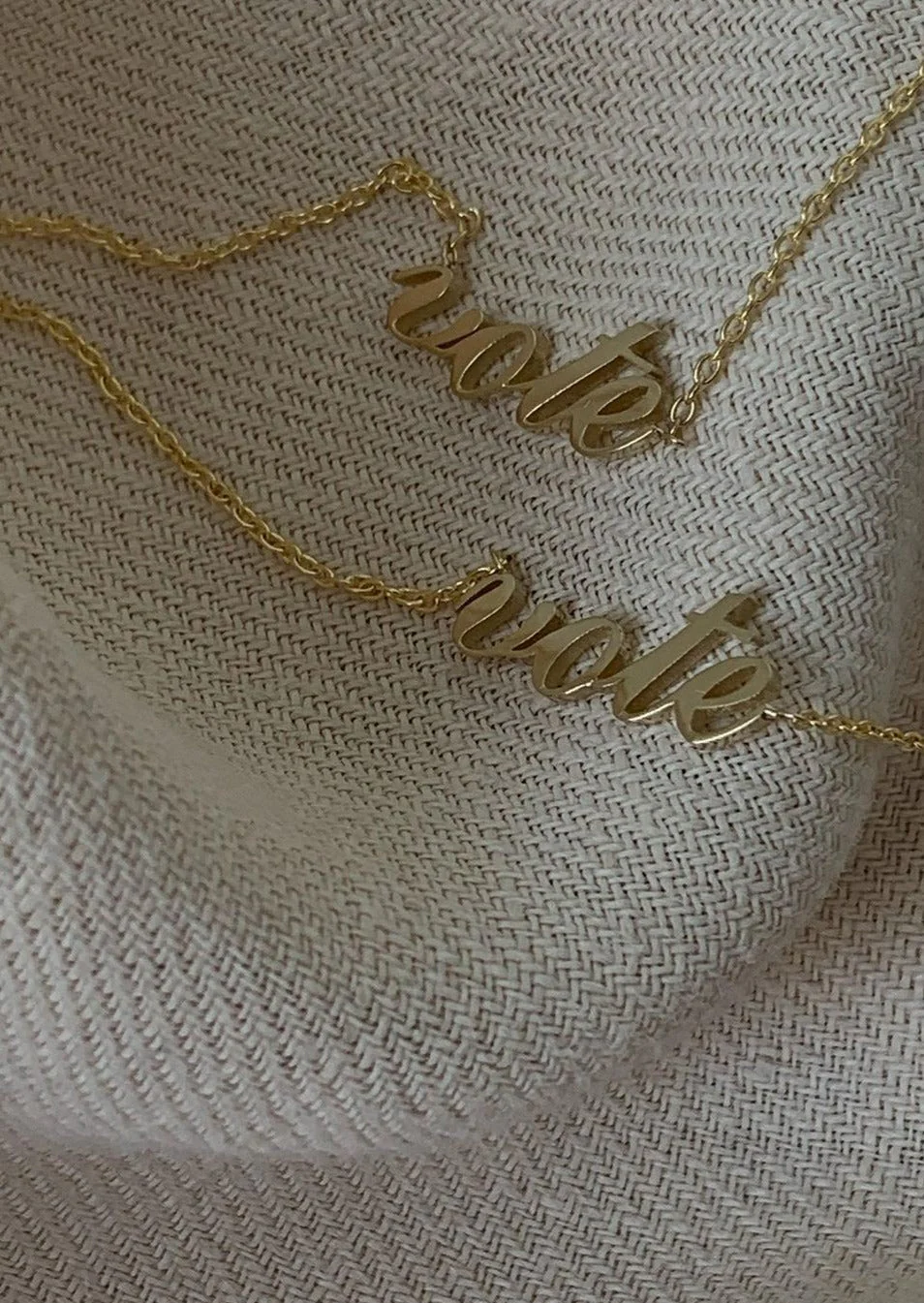 Kinn - Vote Nameplate Necklace Gold - Image 4