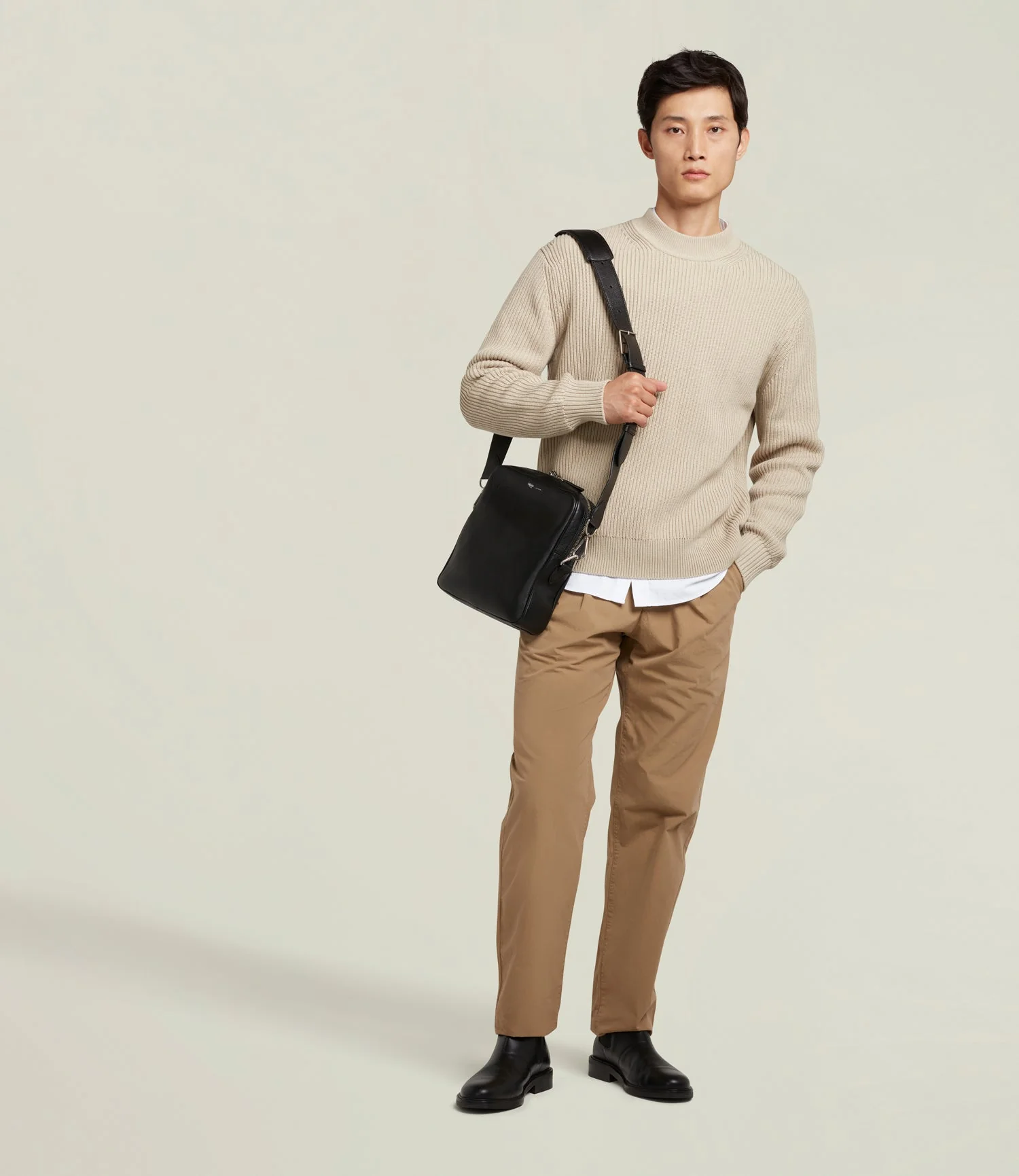 Metier - Wanderer Cross Body Buffalo Black - Image 3