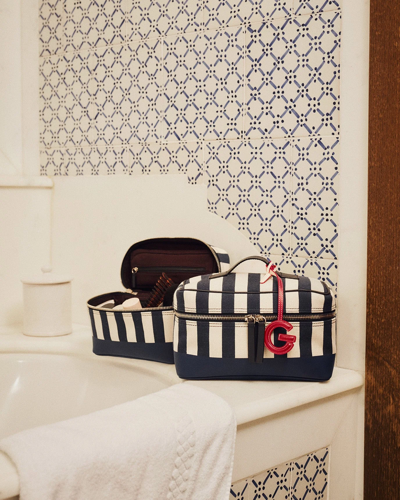 Metier - Westman Atelier By Métier Oversized Makeup Train Case Jacquard Navy Stripe - Image 4