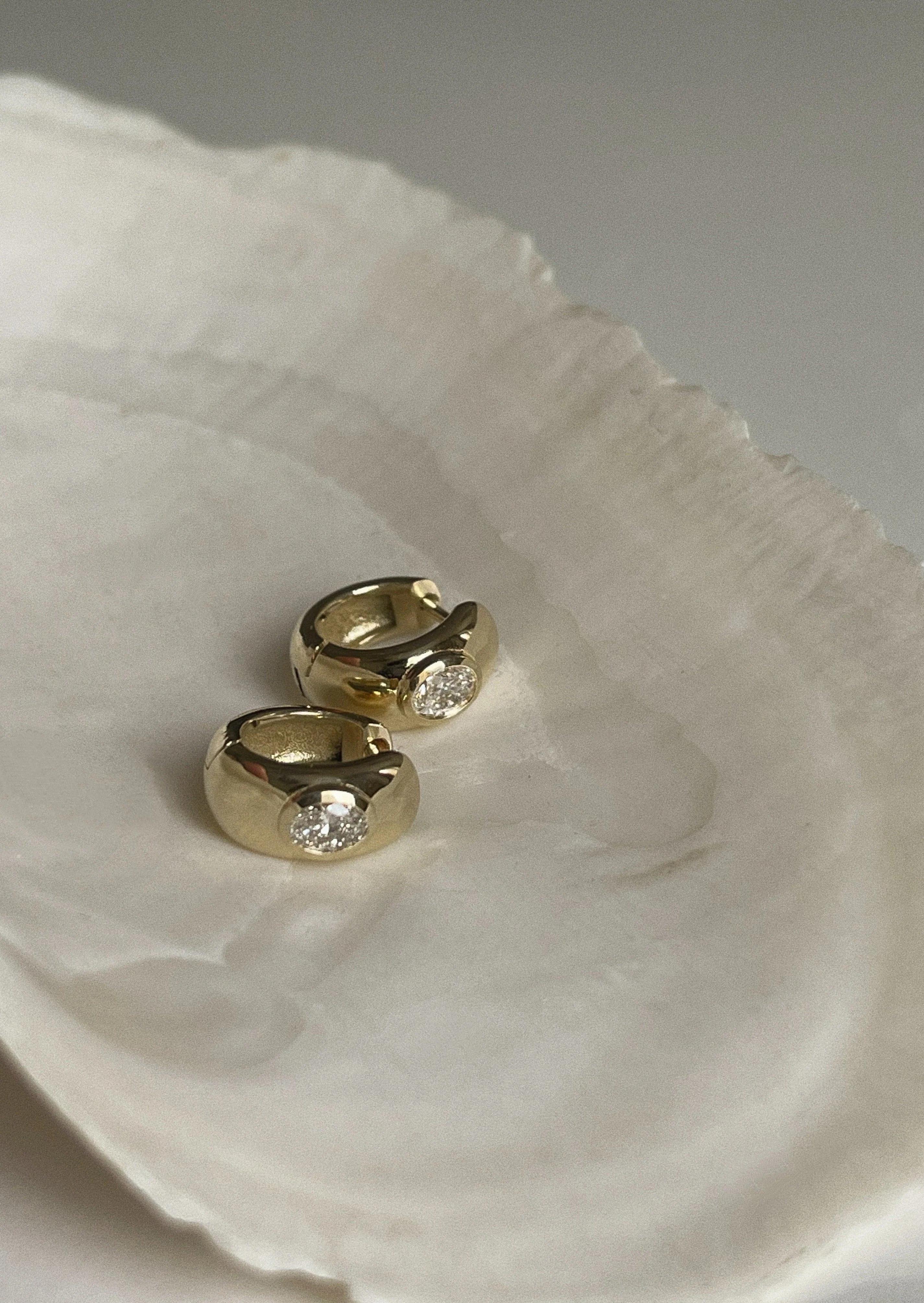 Kinn - Ynez Dome Huggie Earrings Diamond - Image 8